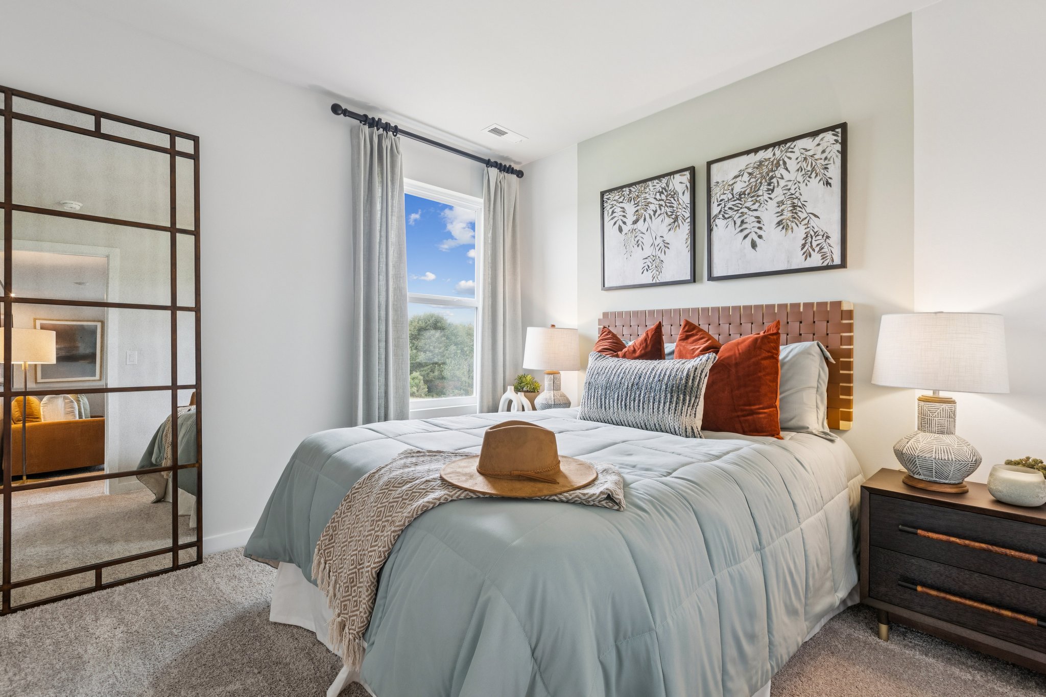 A bedroom with a large bed.