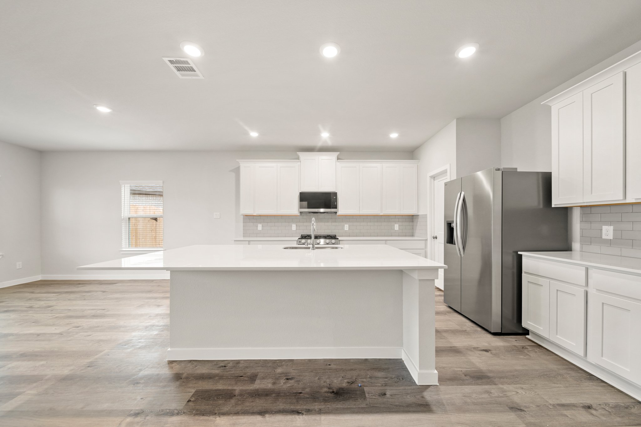 A kitchen with white cabinets.