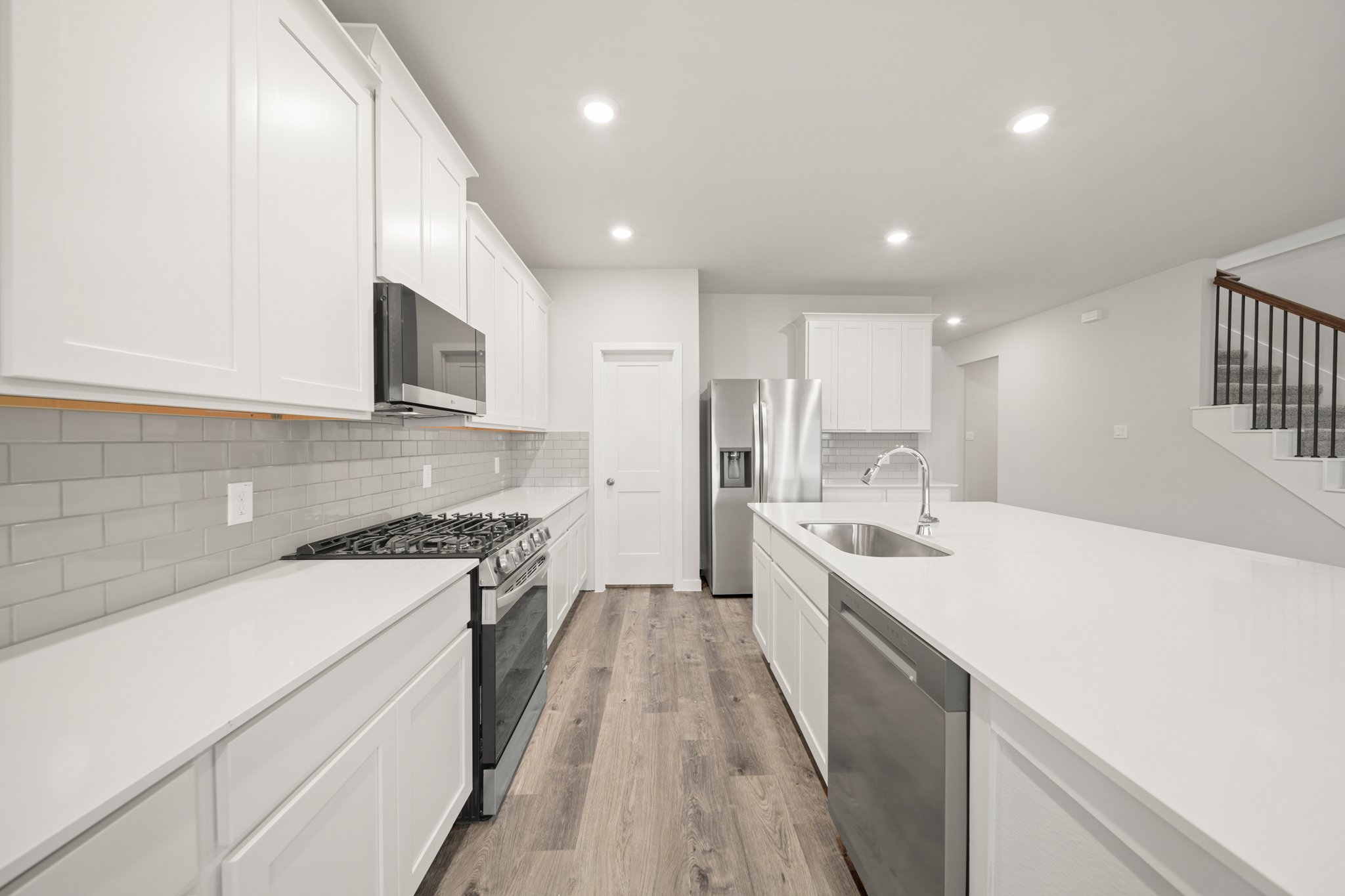 A kitchen with white cabinets.