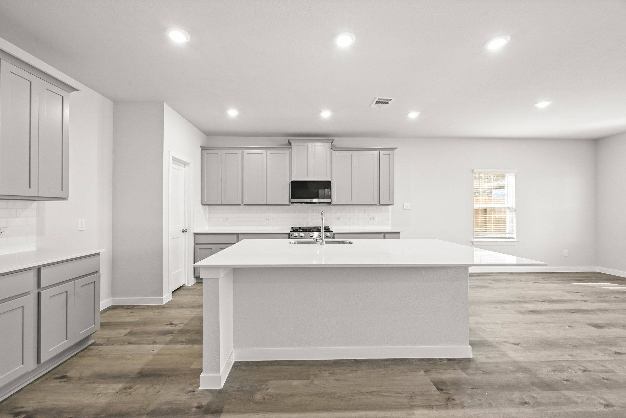A kitchen with white cabinets.